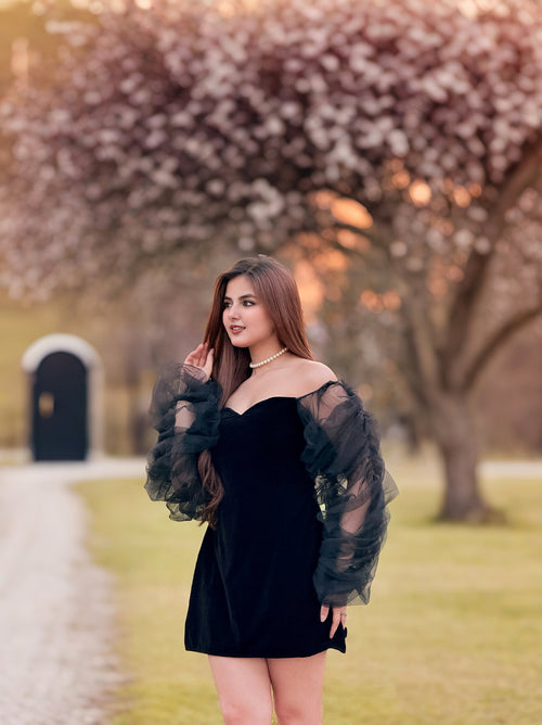 BLACK BODYCON DRESS